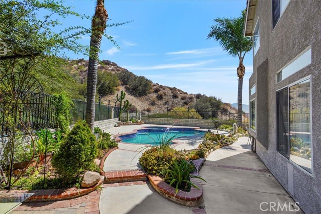 Detail Gallery Image 29 of 34 For 29304 Begonias Ln, Canyon Country,  CA 91387 - 4 Beds | 3 Baths