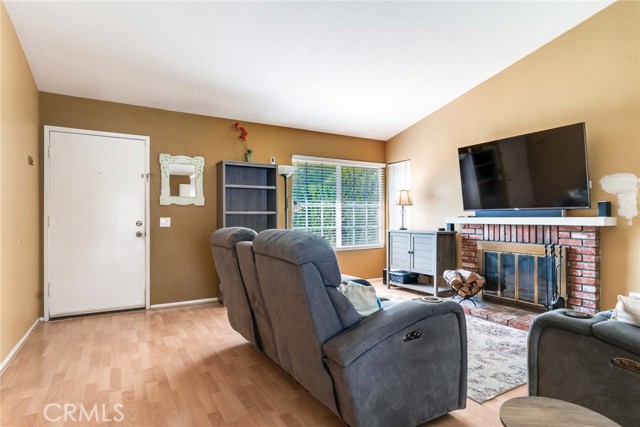 Detail Gallery Image 5 of 17 For 6732 Plum Way, Rancho Cucamonga,  CA 91739 - 3 Beds | 2 Baths
