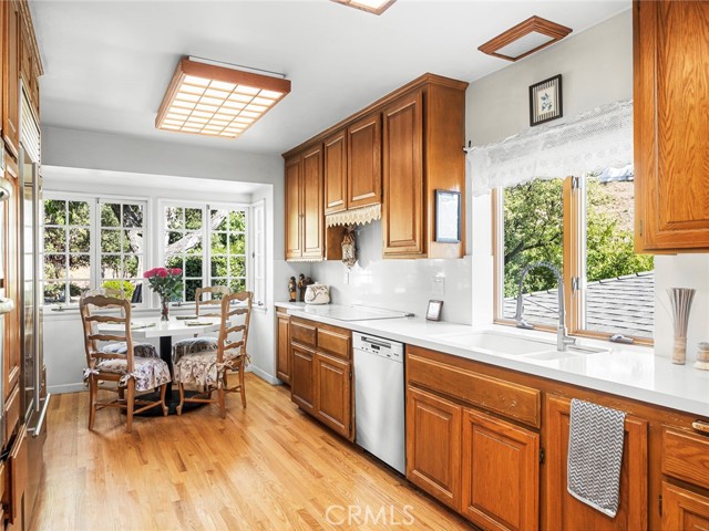 1624 Arboles Drive, Glendale CA: https://media.crmls.org/medias/25ff599f-272c-4406-b901-c6fa9a11909b.jpg