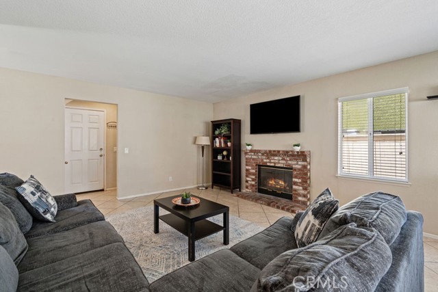 Detail Gallery Image 11 of 27 For 30252 Silver Ridge Ct, Temecula,  CA 92591 - 3 Beds | 2/1 Baths