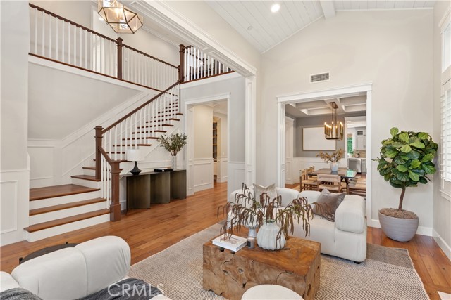 Detail Gallery Image 11 of 33 For 4330 Bellaire Ave, Studio City,  CA 91604 - 5 Beds | 4/1 Baths