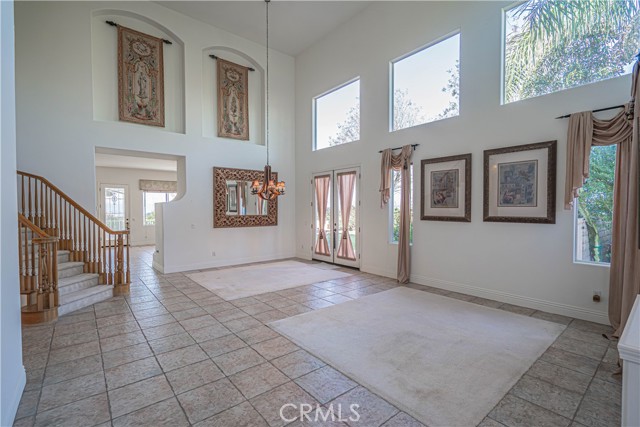 Detail Gallery Image 3 of 45 For 22440 Skylake Pl, Saugus,  CA 91390 - 5 Beds | 3/1 Baths