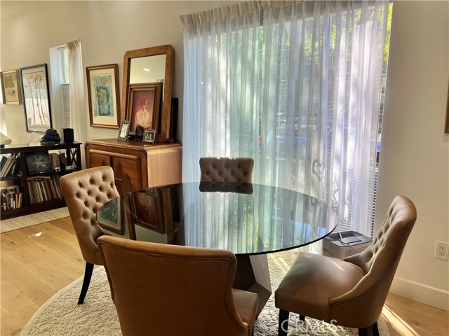 Detail Gallery Image 10 of 14 For 1200 N Sweetzer Ave #2,  West Hollywood,  CA 90069 - 3 Beds | 2/1 Baths