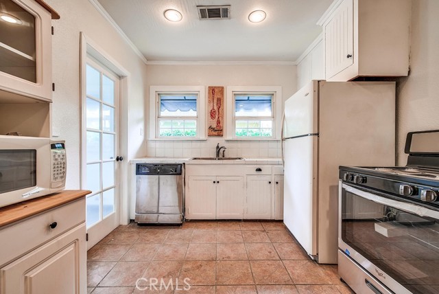 Detail Gallery Image 8 of 25 For 816 College Ave #1,  Redlands,  CA 92374 - 3 Beds | 1 Baths
