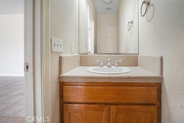 12771 Elm Street, Oak Hills CA: https://media.crmls.org/medias/2604d74e-c874-473c-abf1-ff5bbd00cc0c.jpg