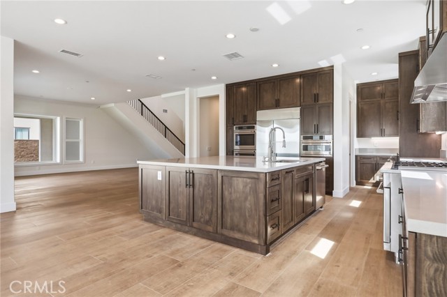 Detail Gallery Image 8 of 38 For 10542 Wood Briar Ct, Chatsworth,  CA 91311 - 5 Beds | 5/1 Baths