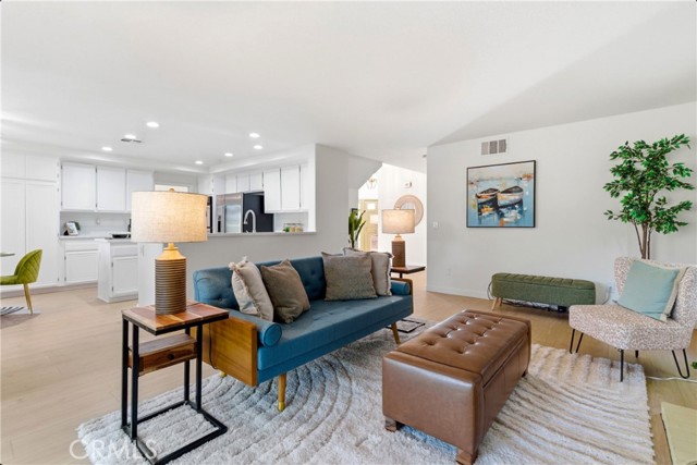 Detail Gallery Image 23 of 67 For 28360 Easton Ln, Saugus,  CA 91350 - 5 Beds | 3 Baths