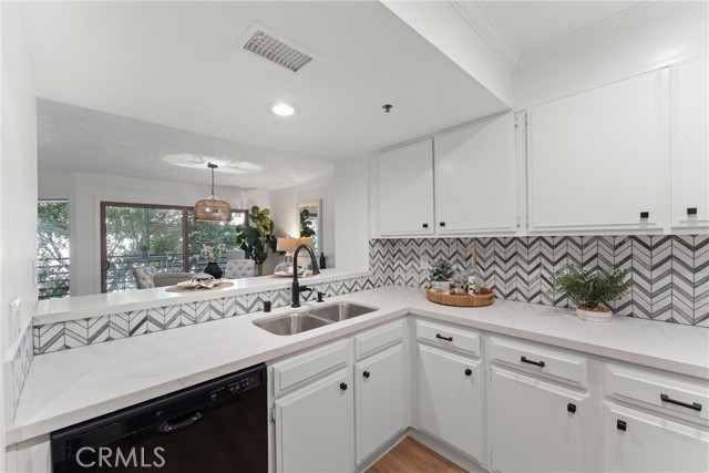 Detail Gallery Image 21 of 40 For 260 Cagney Ln #205,  Newport Beach,  CA 92663 - 2 Beds | 1 Baths