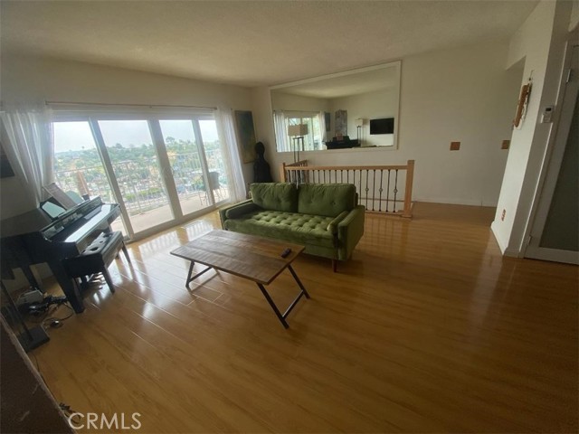 4940 La Calandria Way, Los Angeles CA: https://media.crmls.org/medias/26065de6-bdbe-4152-a39f-264009680aee.jpg