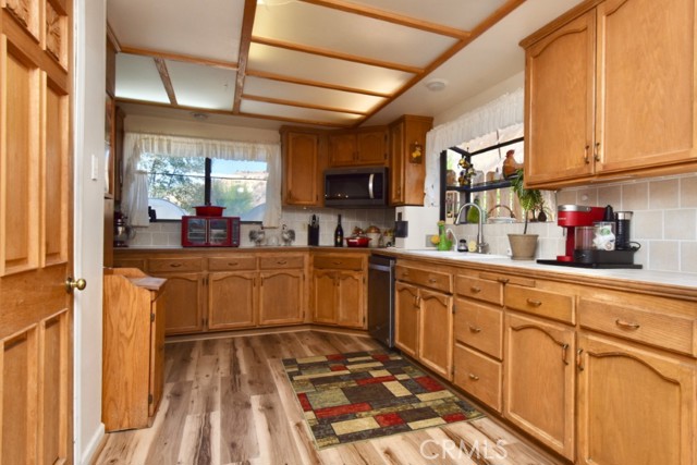 1924 Surrey Way, Paso Robles CA: https://media.crmls.org/medias/260679ad-9a5b-47b9-9cae-18d7985d85c8.jpg