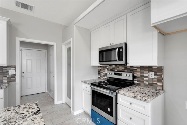 Detail Gallery Image 16 of 33 For 8569 Oakwood Ave, Hesperia,  CA 92345 - 4 Beds | 2/1 Baths