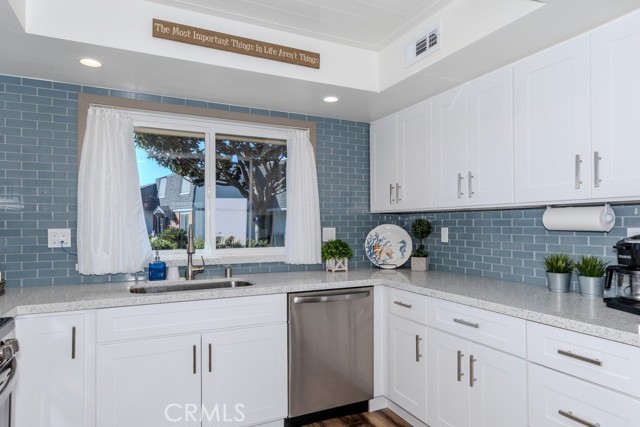 Detail Gallery Image 4 of 45 For 20319 Gardenia, Huntington Beach,  CA 92646 - 2 Beds | 1/1 Baths