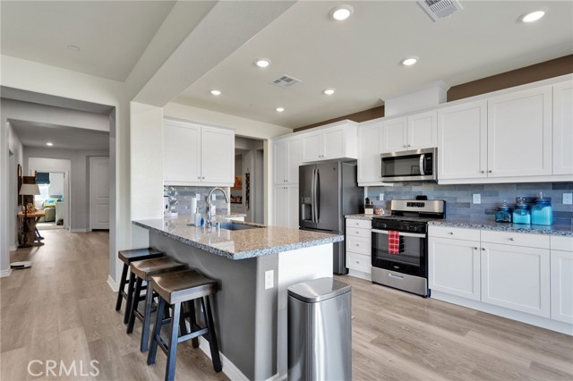 Detail Gallery Image 10 of 53 For 12672 Wycliff, Victorville,  CA 92392 - 4 Beds | 3 Baths