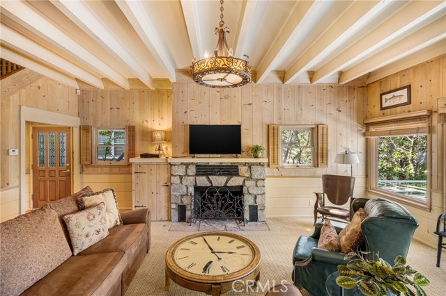 Detail Gallery Image 4 of 53 For 244 John Muir, Lake Arrowhead,  CA 92352 - 5 Beds | 3/1 Baths