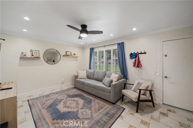 201 W Alton Ave, Santa Ana CA: https://media.crmls.org/medias/2609ab07-d38f-4778-93b5-adc480a98148.jpg