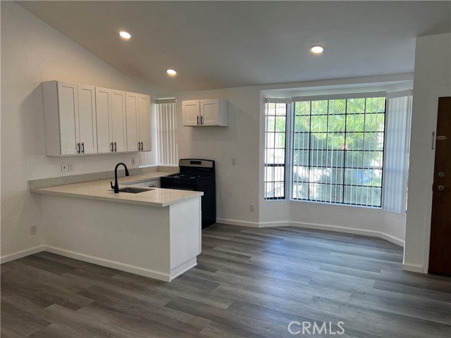 10234 TUJUNGA CANYON BLVD, 302 photo 1