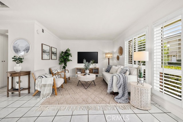 Detail Gallery Image 4 of 42 For 9736 Monte Carlo Cir, Huntington Beach,  CA 92646 - 4 Beds | 2/1 Baths