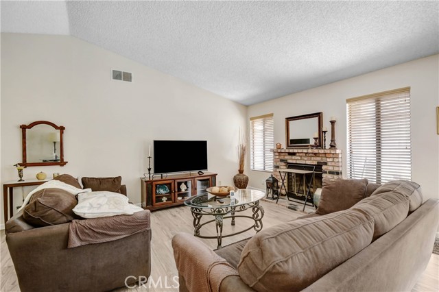 1355 Freedom Way, San Jacinto CA: https://media.crmls.org/medias/260af7fe-59f3-4ab6-845b-c848b8abc56e.jpg