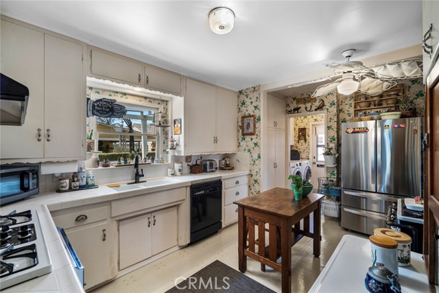 132 N Jewell Place, Orange CA: https://media.crmls.org/medias/260bb1e1-85c6-4e35-9f62-3ec5742befa8.jpg