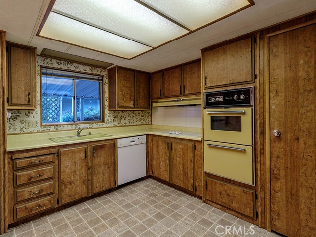 Detail Gallery Image 7 of 28 For 1420 Glengrove, Corona,  CA 92882 - 3 Beds | 2 Baths