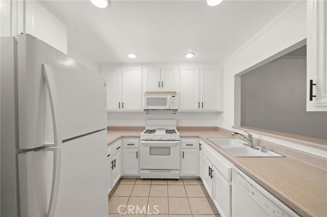 1145 Roswell Avenue, Long Beach CA: https://media.crmls.org/medias/260cb9f6-2bf5-465b-93c3-0c99996de747.jpg