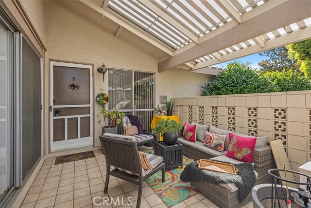 Detail Gallery Image 2 of 25 For 694 Avenida Sevilla #B,  Laguna Woods,  CA 92637 - 2 Beds | 1 Baths