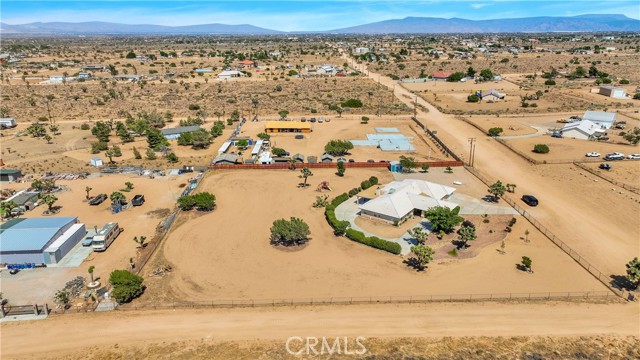 7330 Smoke Tree Road, Phelan CA: https://media.crmls.org/medias/260dfed3-685f-4aed-b7be-571b41102afa.jpg