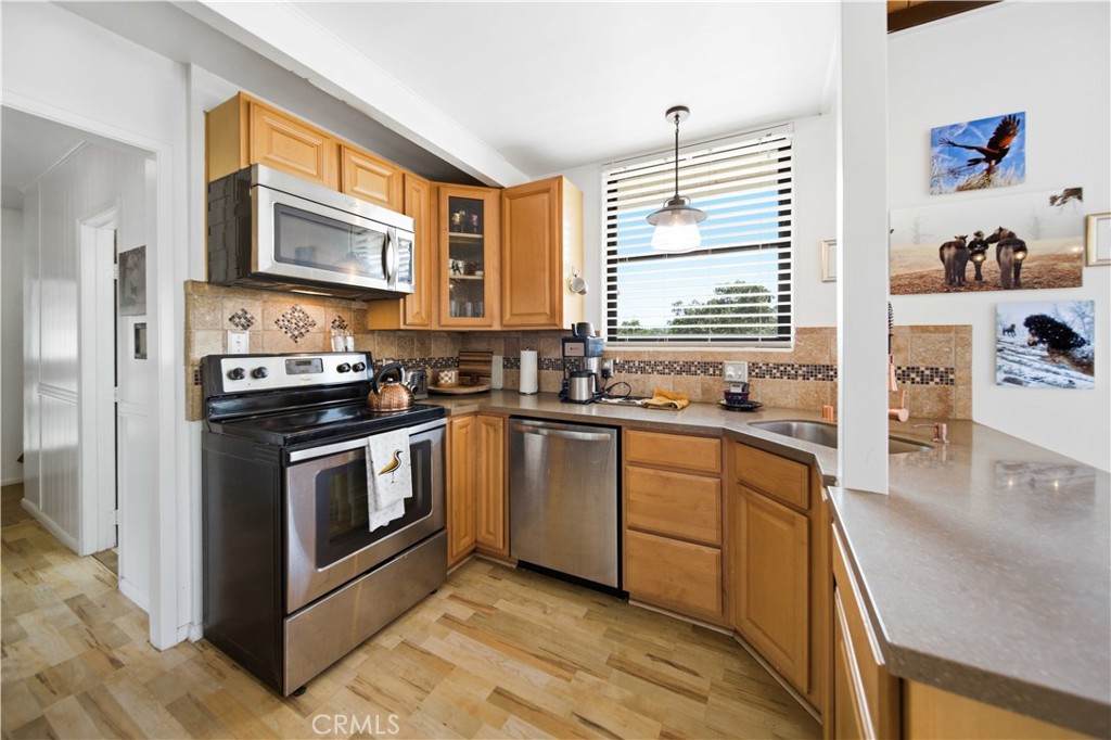 https://media.crmls.org/medias/260e1e81-c3f7-45fe-8304-9dfc3f771fa5.jpg?preset=X-Large