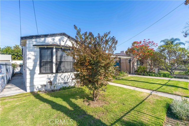 Detail Gallery Image 3 of 41 For 3155 Lynwood Rd, Lynwood,  CA 90262 - 3 Beds | 1 Baths