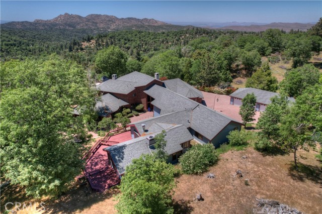 Detail Gallery Image 11 of 73 For 1621 Lupin Rd, Lake Arrowhead,  CA 92352 - 7 Beds | 7/2 Baths