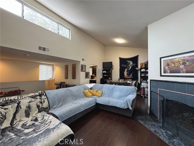 Detail Gallery Image 4 of 12 For 9382 Shadowood Dr, Montclair,  CA 91763 - 2 Beds | 2 Baths