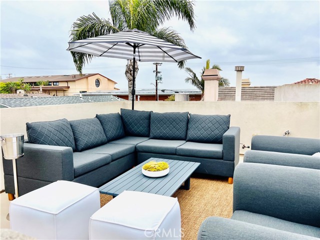 330 Hollowell Avenue, Hermosa Beach, California 90254, 4 Bedrooms Bedrooms, ,4 BathroomsBathrooms,Residential,For Sale,Hollowell,PV24087813