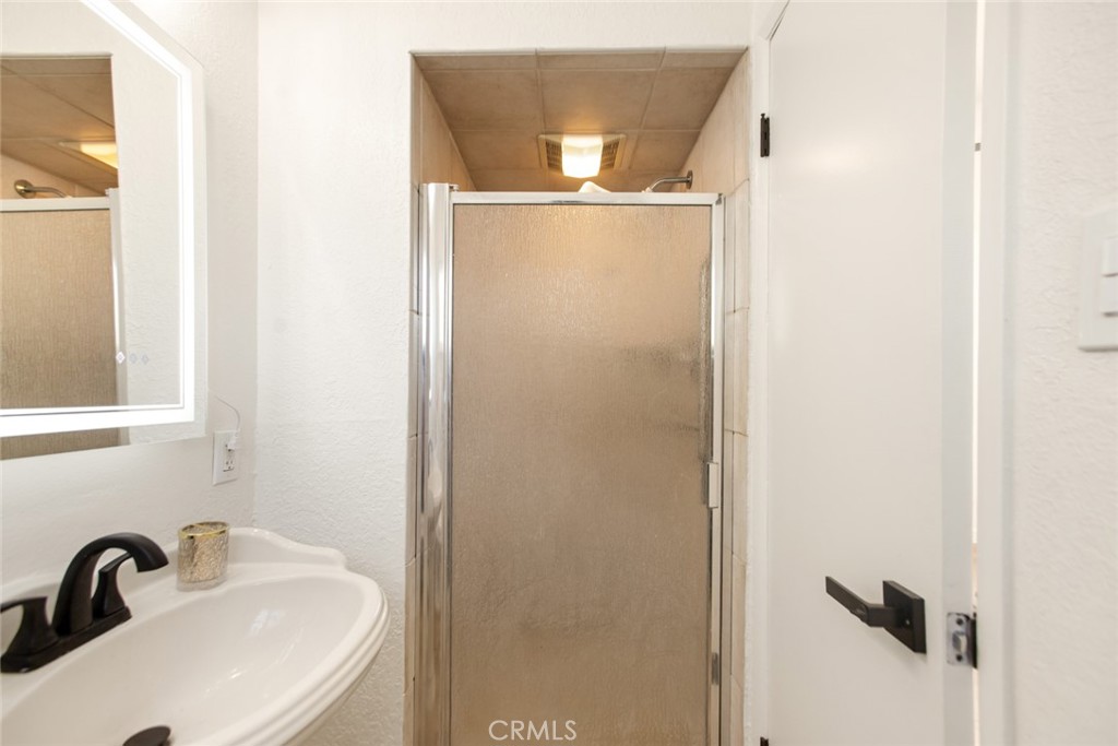 https://media.crmls.org/medias/260f465c-65f4-4bc6-bb08-c1824d185687.jpg?preset=X-Large