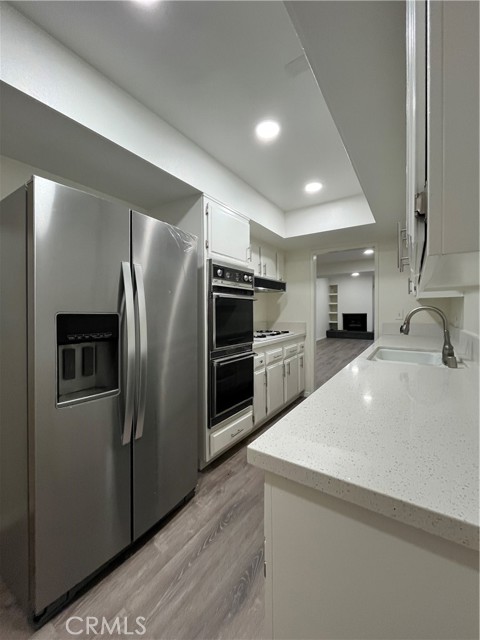 Detail Gallery Image 4 of 14 For 222 N Rose #207,  Burbank,  CA 91505 - 2 Beds | 2 Baths