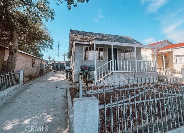 Detail Gallery Image 2 of 4 For 1151 Calzona Street, Los Angeles,  CA 90023 - 6 Beds | 4 Baths