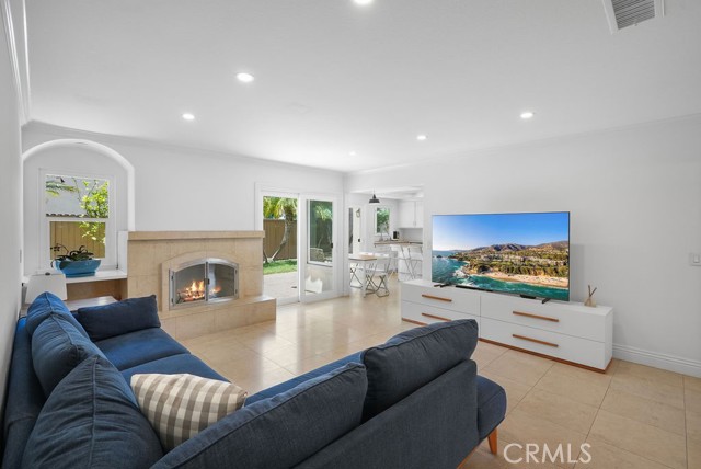 Detail Gallery Image 8 of 20 For 201 La Costa Ct, Costa Mesa,  CA 92627 - 4 Beds | 3 Baths