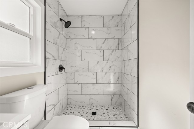 Detail Gallery Image 14 of 20 For 709 E 9th St, Pomona,  CA 91766 - 4 Beds | 2 Baths