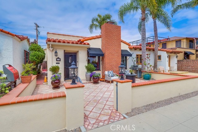 239 Granada Ave, Long Beach CA: https://media.crmls.org/medias/2611ff37-219d-452c-9333-e92e4d7b8394.jpg