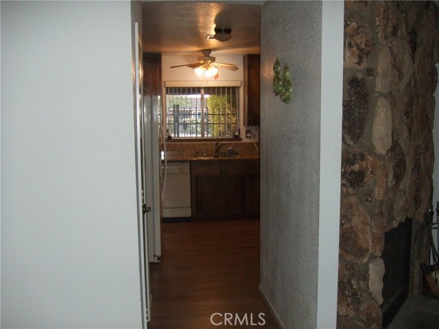 16069 Jasmine Street, Victorville CA: https://media.crmls.org/medias/261320fc-8d3b-4c23-9b5b-b4c7439c1cdc.jpg