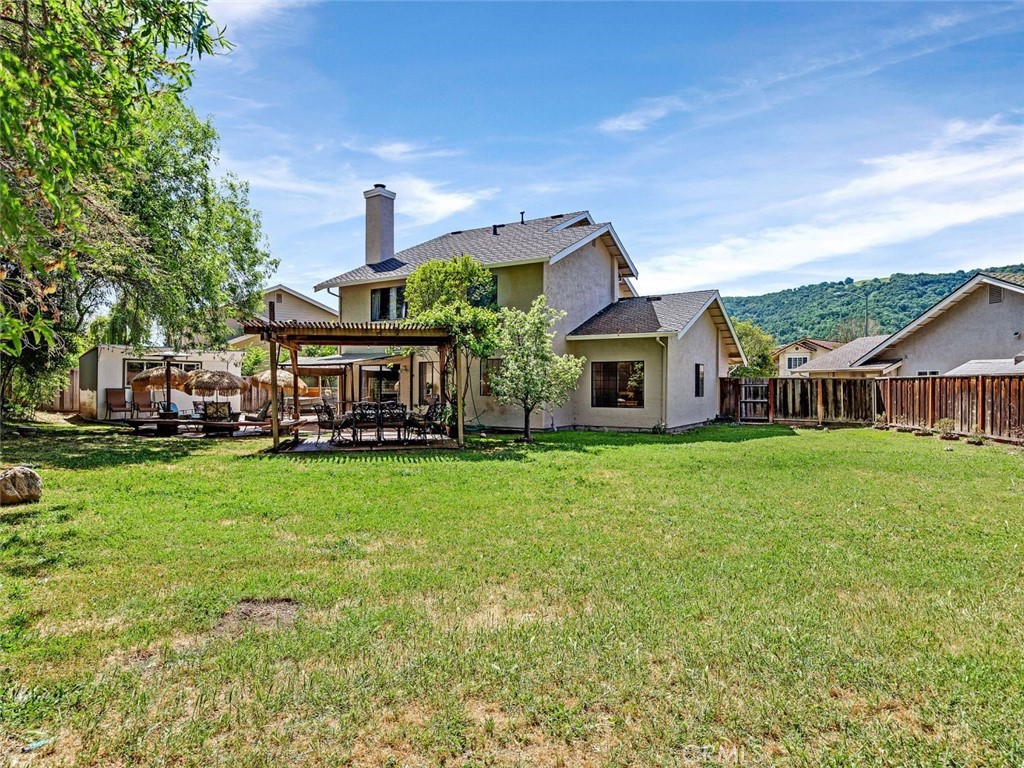 https://media.crmls.org/medias/261321dd-f2c8-4a36-a5a1-31f66ed33d31.jpg?preset=X-Large