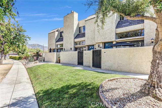 Detail Gallery Image 3 of 35 For 984 W Riverside Dr, Burbank,  CA 91506 - 3 Beds | 3 Baths