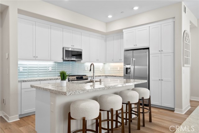 Detail Gallery Image 4 of 46 For 27466 Mercantile Ct, Valencia,  CA 91381 - 2 Beds | 2 Baths