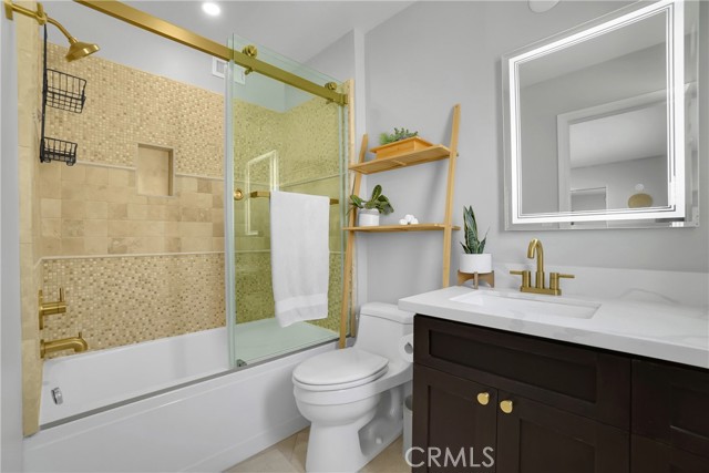 Detail Gallery Image 8 of 10 For 14634 Magnolia Bld #4,  Sherman Oaks,  CA 91403 - 2 Beds | 2/1 Baths