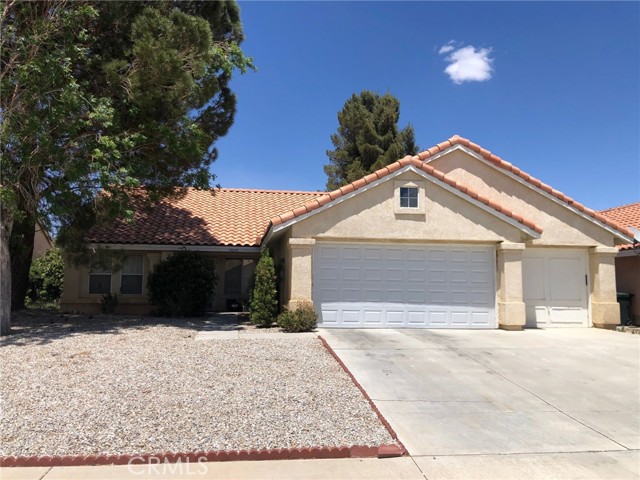 Detail Gallery Image 2 of 9 For 13240 Soft Cloud Way, Victorville,  CA 92392 - 3 Beds | 2 Baths