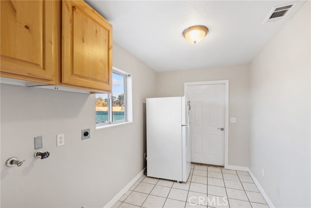 Detail Gallery Image 9 of 23 For 15080 Birdie Ln, Helendale,  CA 92342 - 3 Beds | 2/1 Baths