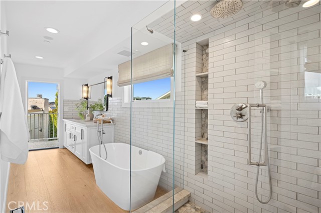 Detail Gallery Image 25 of 37 For 706 Poinsettia, Corona Del Mar,  CA 92625 - 5 Beds | 3/1 Baths