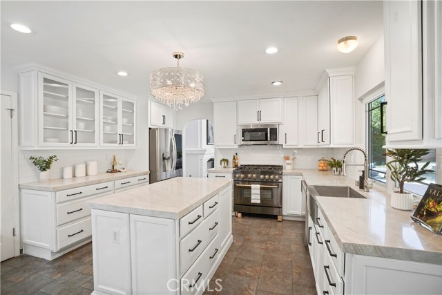 Detail Gallery Image 13 of 45 For 13049 Sunny Ln, Camarillo,  CA 93012 - 3 Beds | 3 Baths