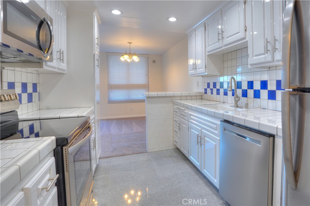 MLS #OC25238308 image #9