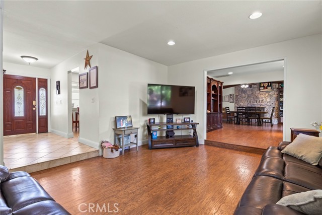Detail Gallery Image 5 of 39 For 63 Our Way, Chico,  CA 95973 - 3 Beds | 2/1 Baths