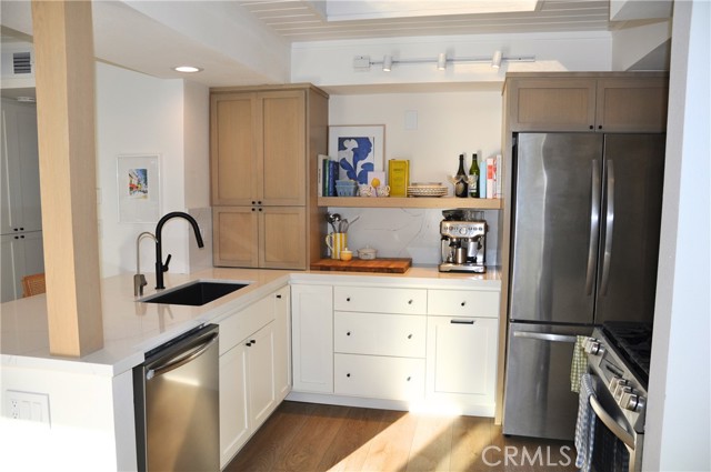 Detail Gallery Image 3 of 29 For 33961 Crystal Lantern St, Dana Point,  CA 92629 - 2 Beds | 2 Baths